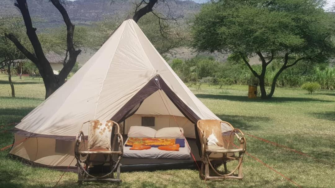 Lake Natron Maasai Giraffe Eco Lodge And Camping Mtowabaga Екстер'єр фото