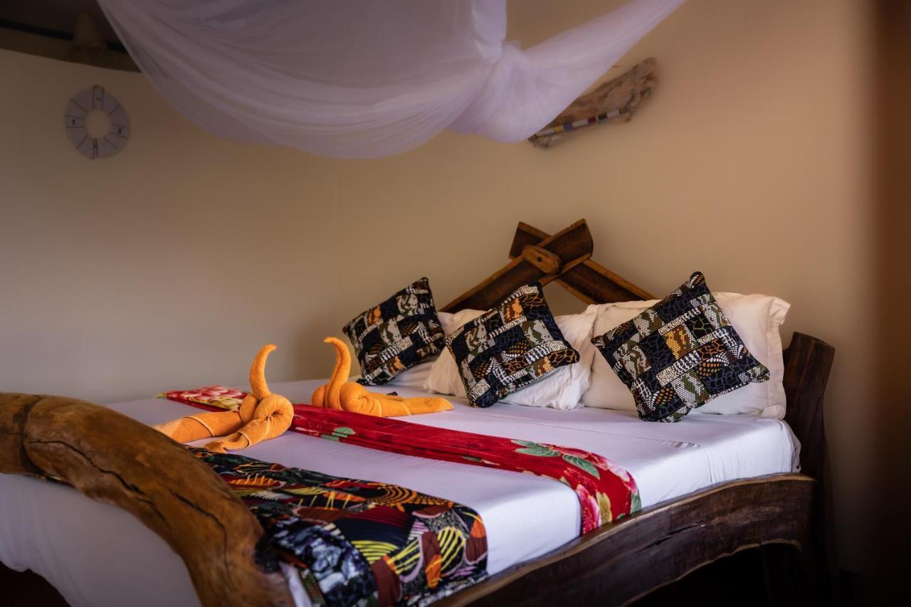 Lake Natron Maasai Giraffe Eco Lodge And Camping Mtowabaga Екстер'єр фото