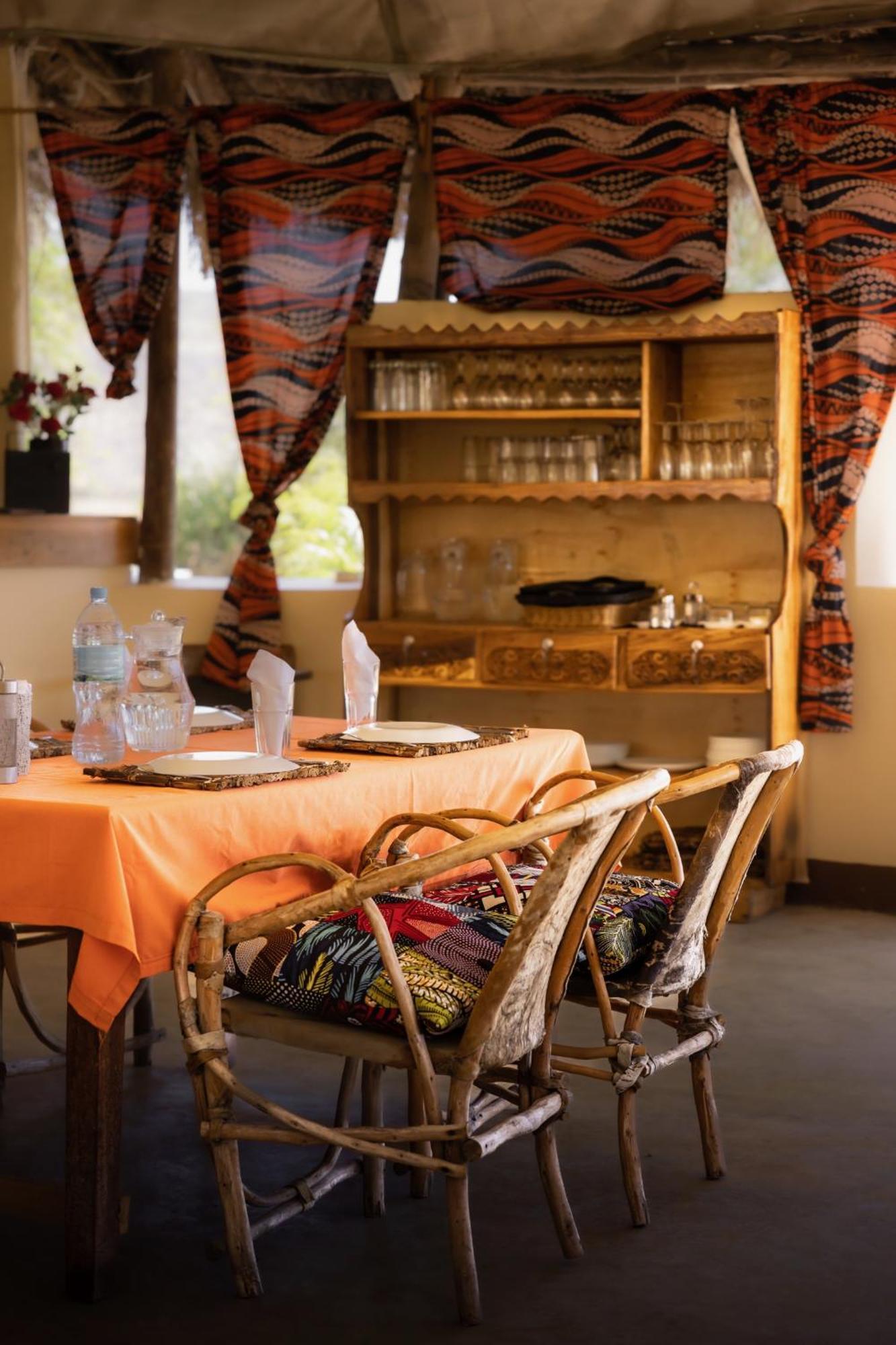 Lake Natron Maasai Giraffe Eco Lodge And Camping Mtowabaga Екстер'єр фото
