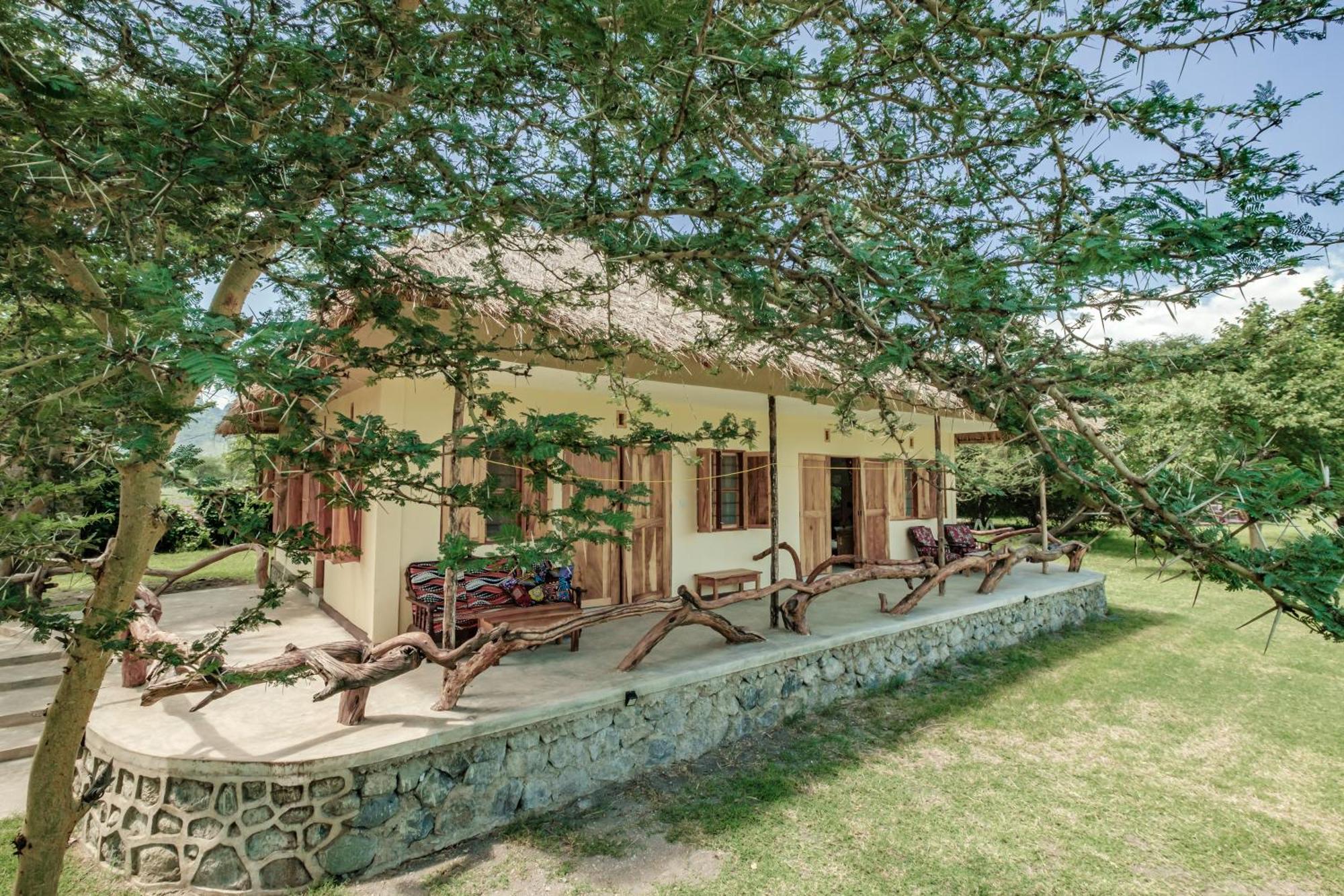 Lake Natron Maasai Giraffe Eco Lodge And Camping Mtowabaga Екстер'єр фото