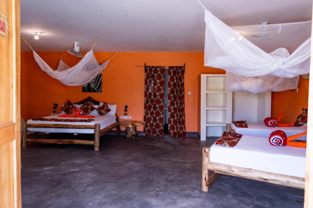 Lake Natron Maasai Giraffe Eco Lodge And Camping Mtowabaga Екстер'єр фото